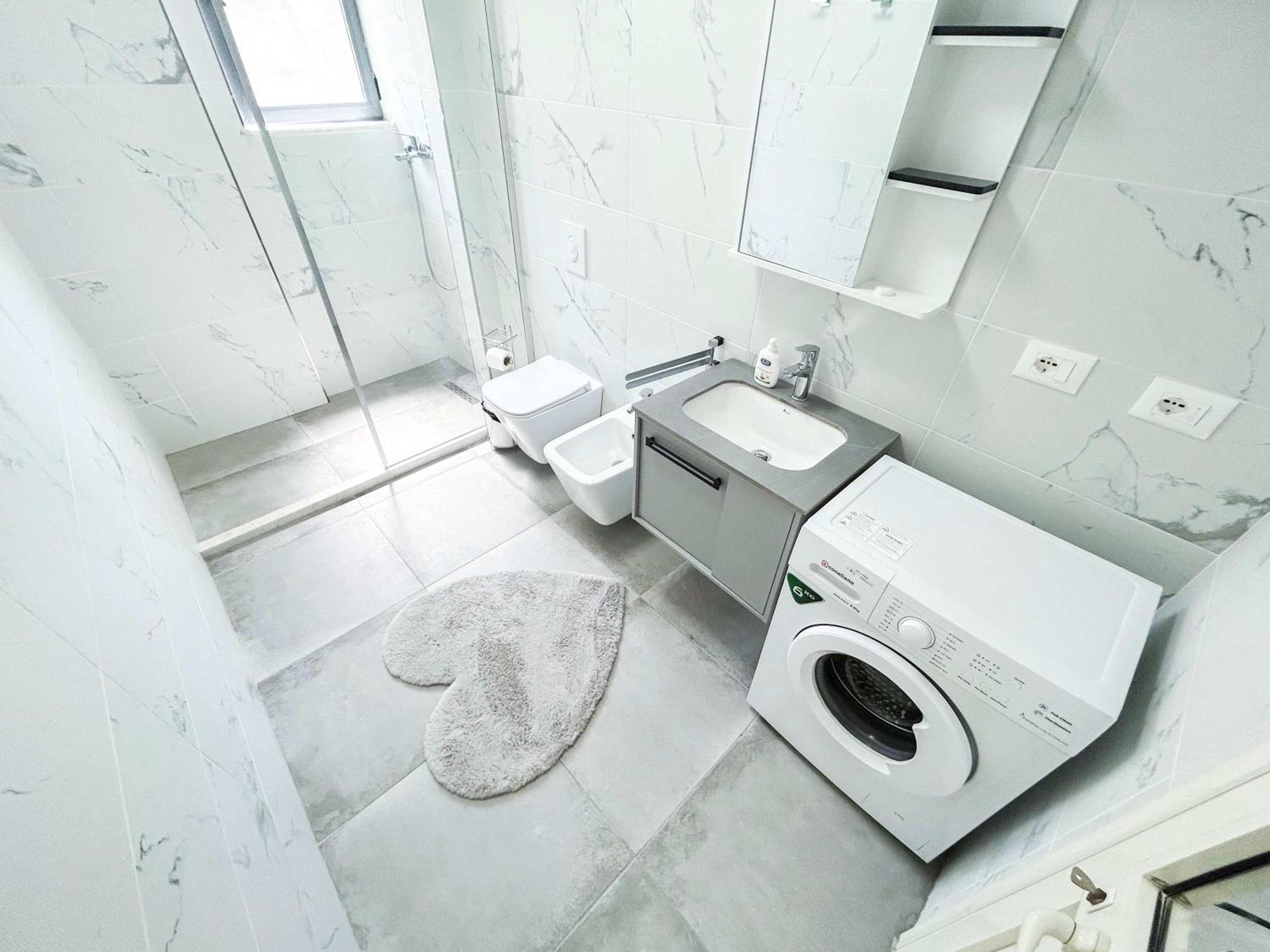 1 Bedroom 675 Apartment *